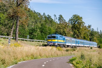Cyklostezka poblíž kolejnice, zdroj: Ministerstvo pro místní rozvoj