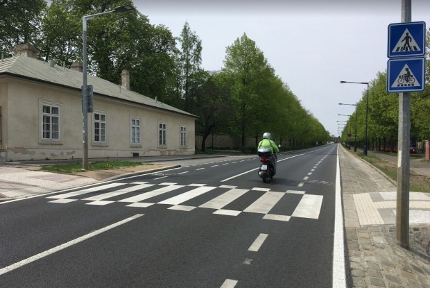 Sdružený přechod pro chodce a přejezd pro cyklisty „přechodopřejezd“ (V8c) Sdružený přechod pro chodce a přejezd pro cyklisty „přechodopřejezd“ (V8c)